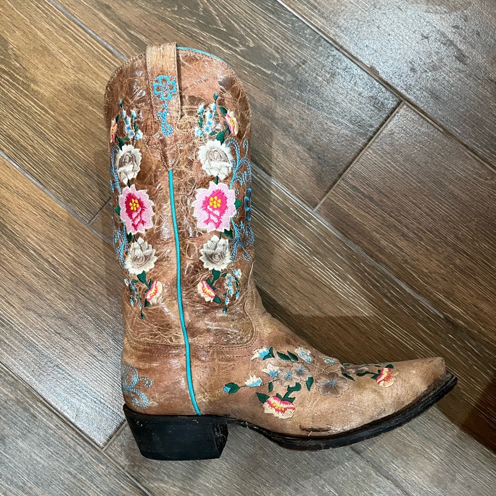 Macie Bean floral women’s boots